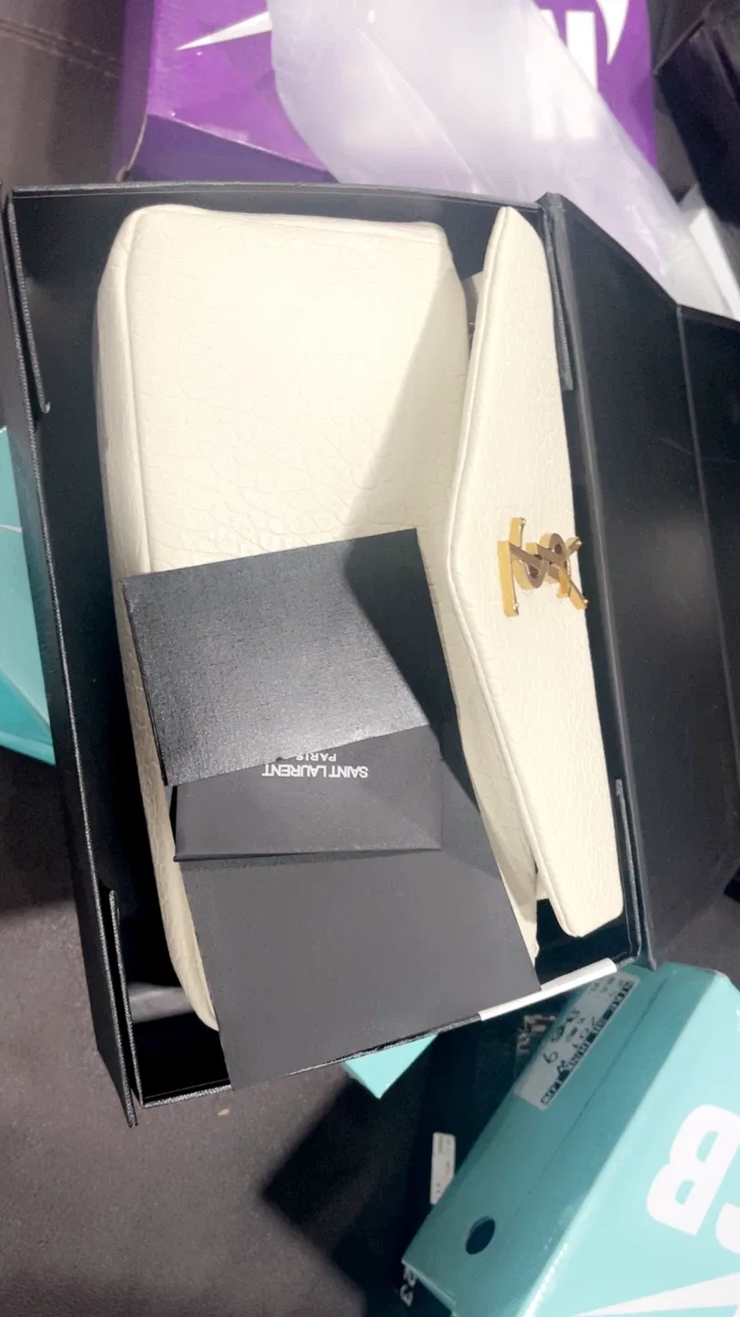 Saint Laurent White Leather Shoulder Bag image indicator(9)