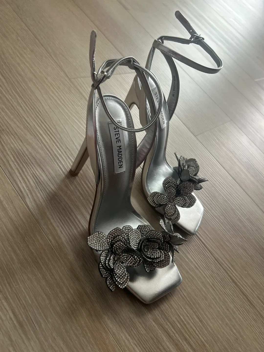 Steve Madden Lilyana Silver Heels - Size 7.5