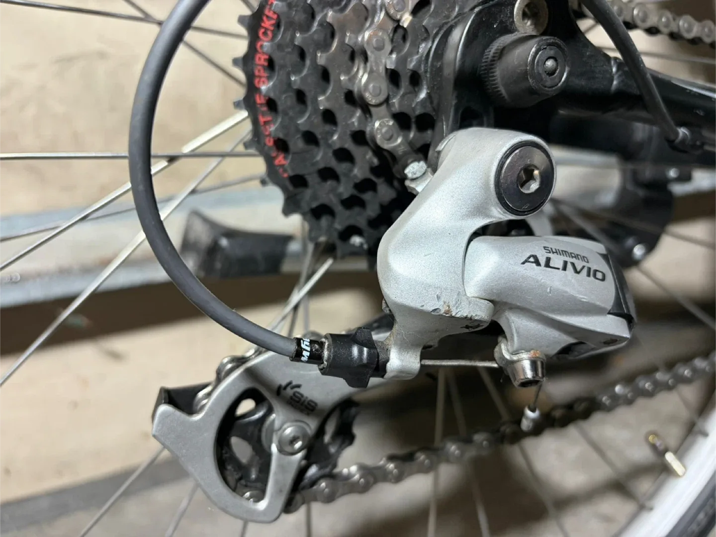 🚴 Specialized Sirrus Sport Mens Bike image indicator(6)