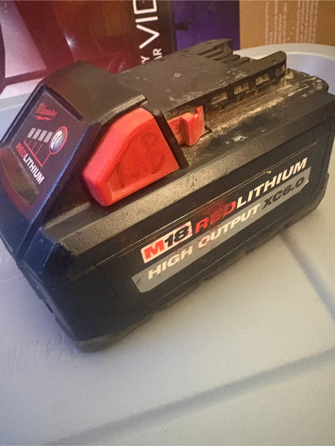 Milwaukee M18 REDLITHIUM HIGH OUTPUT XC6.0 Battery image indicator(2)
