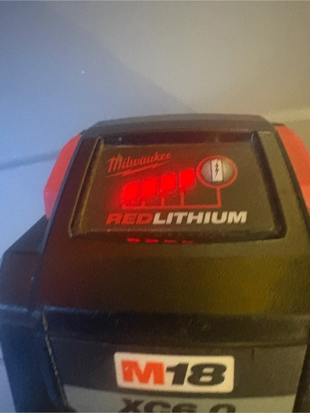 Milwaukee M18 REDLITHIUM HIGH OUTPUT XC6.0 Battery image indicator(7)