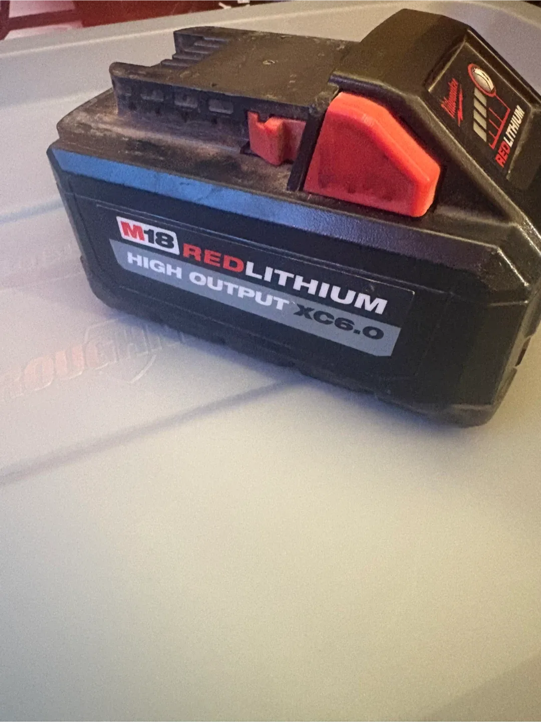 Milwaukee M18 REDLITHIUM HIGH OUTPUT XC6.0 Battery image indicator(8)