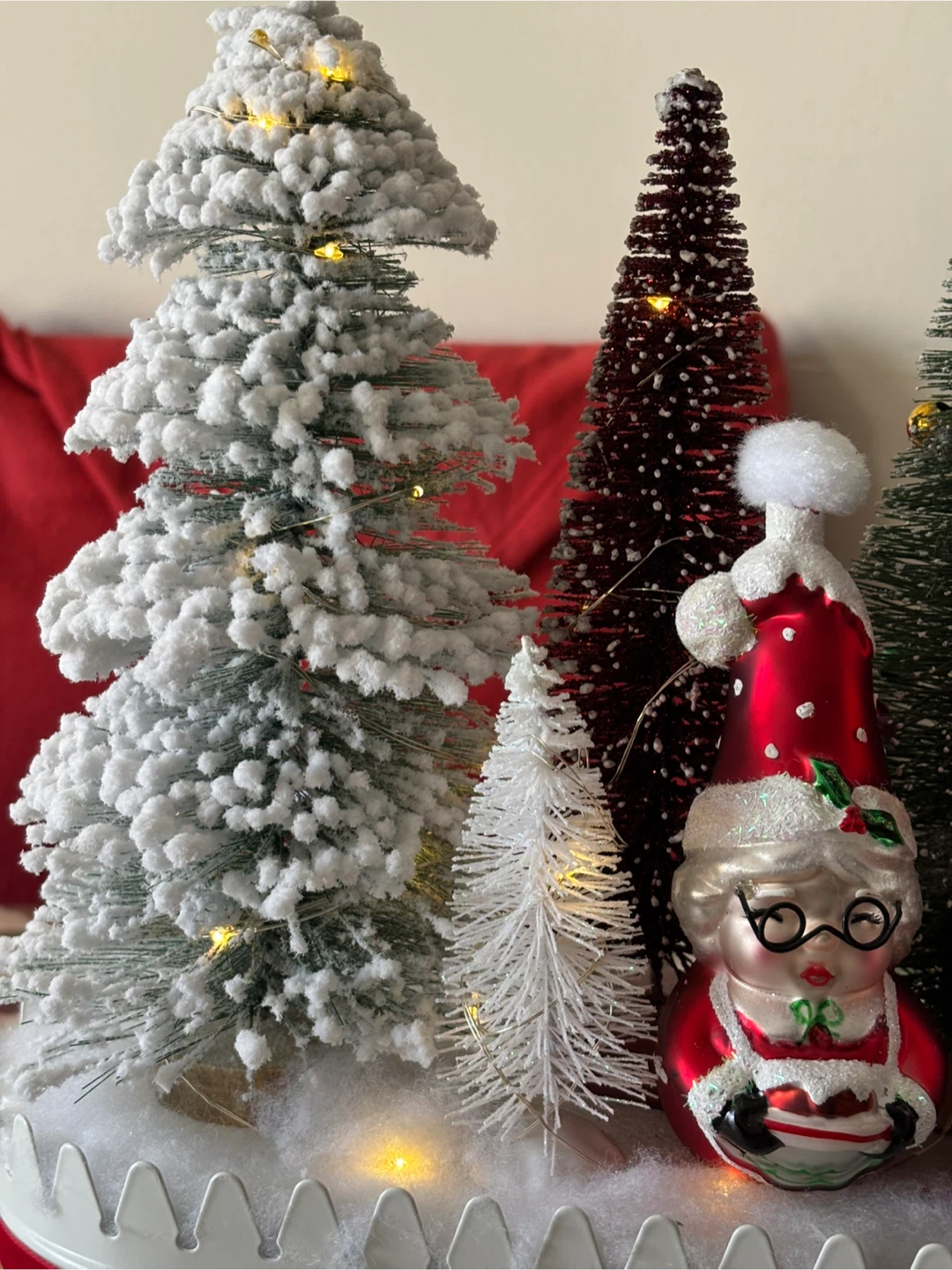 Christmas Santa & Mrs. Claus Figurine Display - photo 3