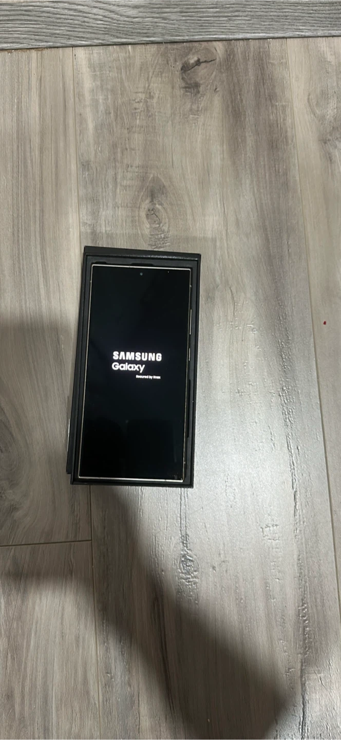 Samsung Galaxy S24 Ultra - New in Box! - photo 4