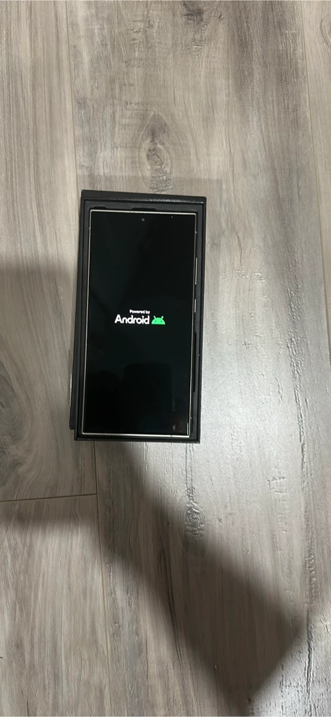Samsung Galaxy S24 Ultra - New in Box! - photo 2