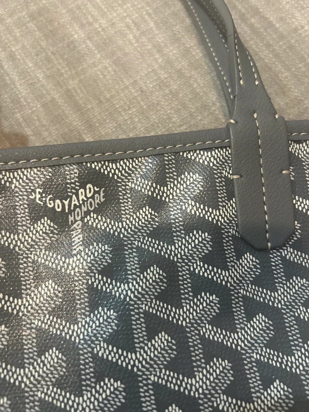 Goyardine Reversible Anjou Mini Gray image indicator(3)