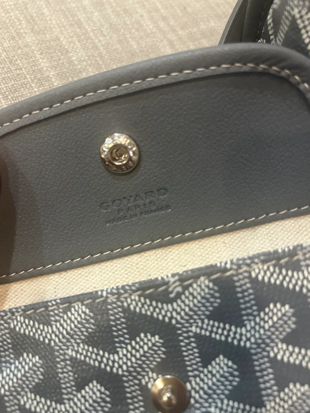 Goyardine Reversible Anjou Mini Gray image indicator(5)