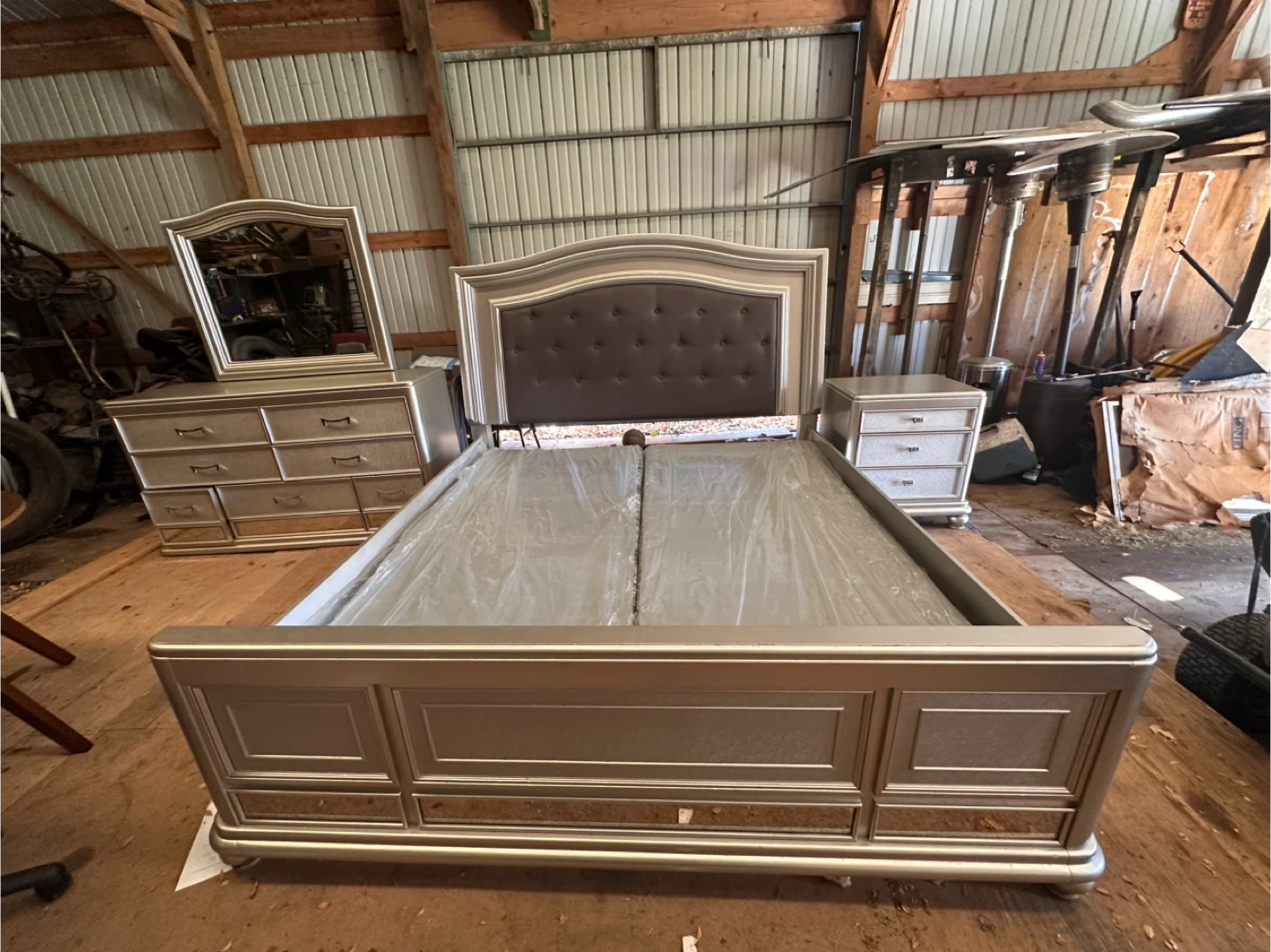 Bedroom Set - Bed, Dresser, Nightstand, Mirror #cleanout