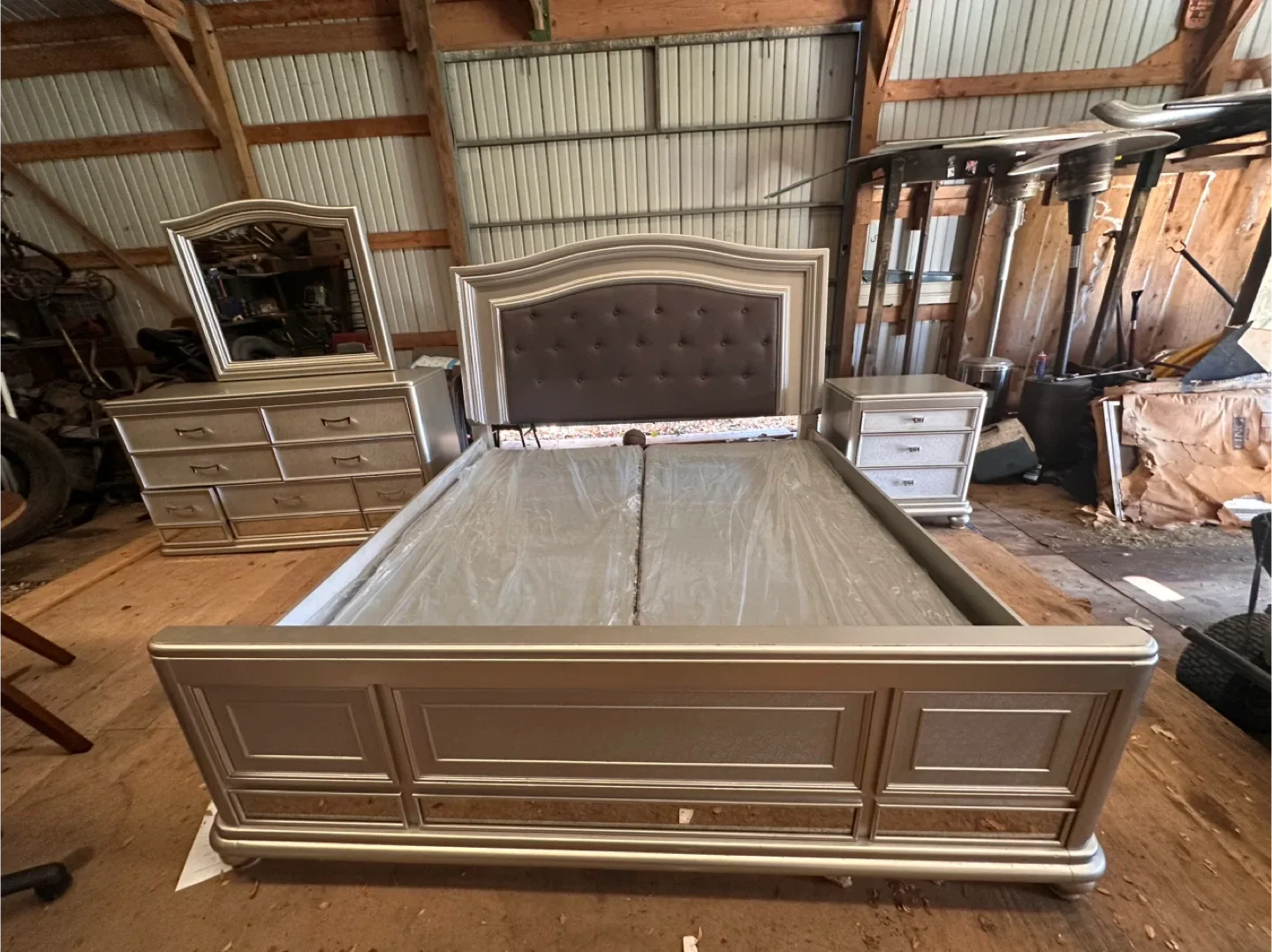 Bedroom Set - Bed, Dresser, Nightstand, Mirror #cleanout