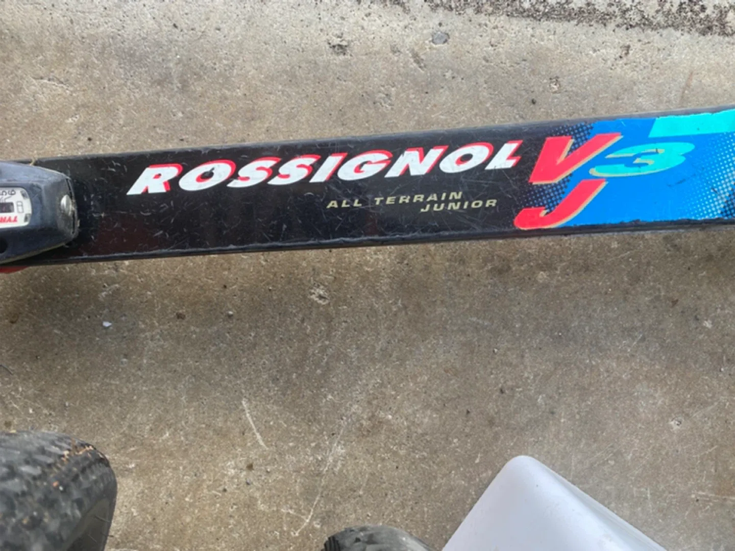 Rossignol V3 Junior All Terrain Skis Size 140 image indicator(3)