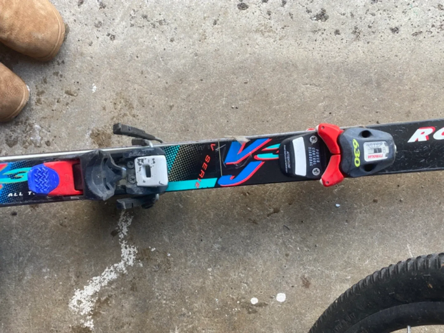 Rossignol V3 Junior All Terrain Skis Size 140 image indicator(2)