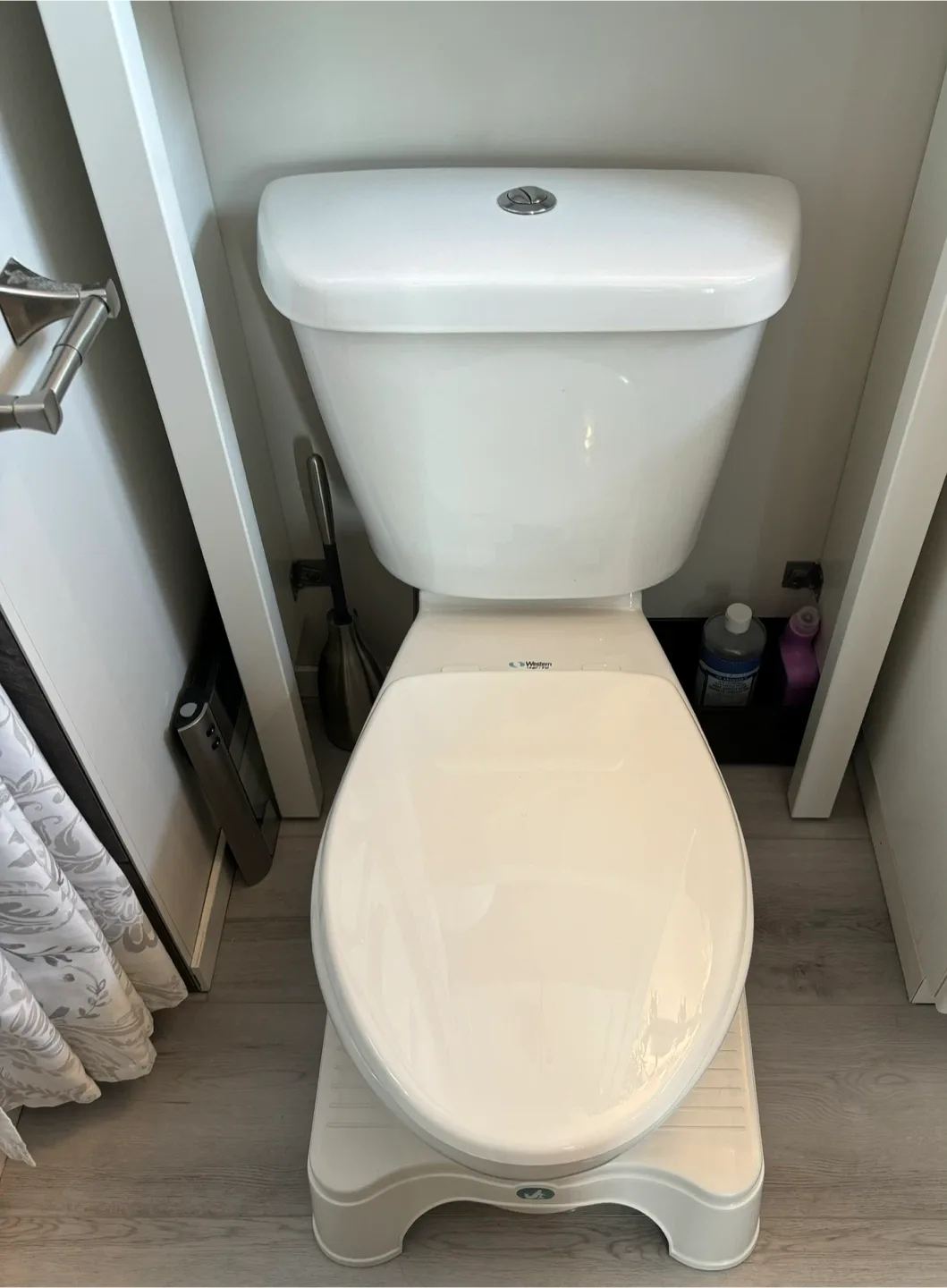 2 Western White Toilets image indicator(6)