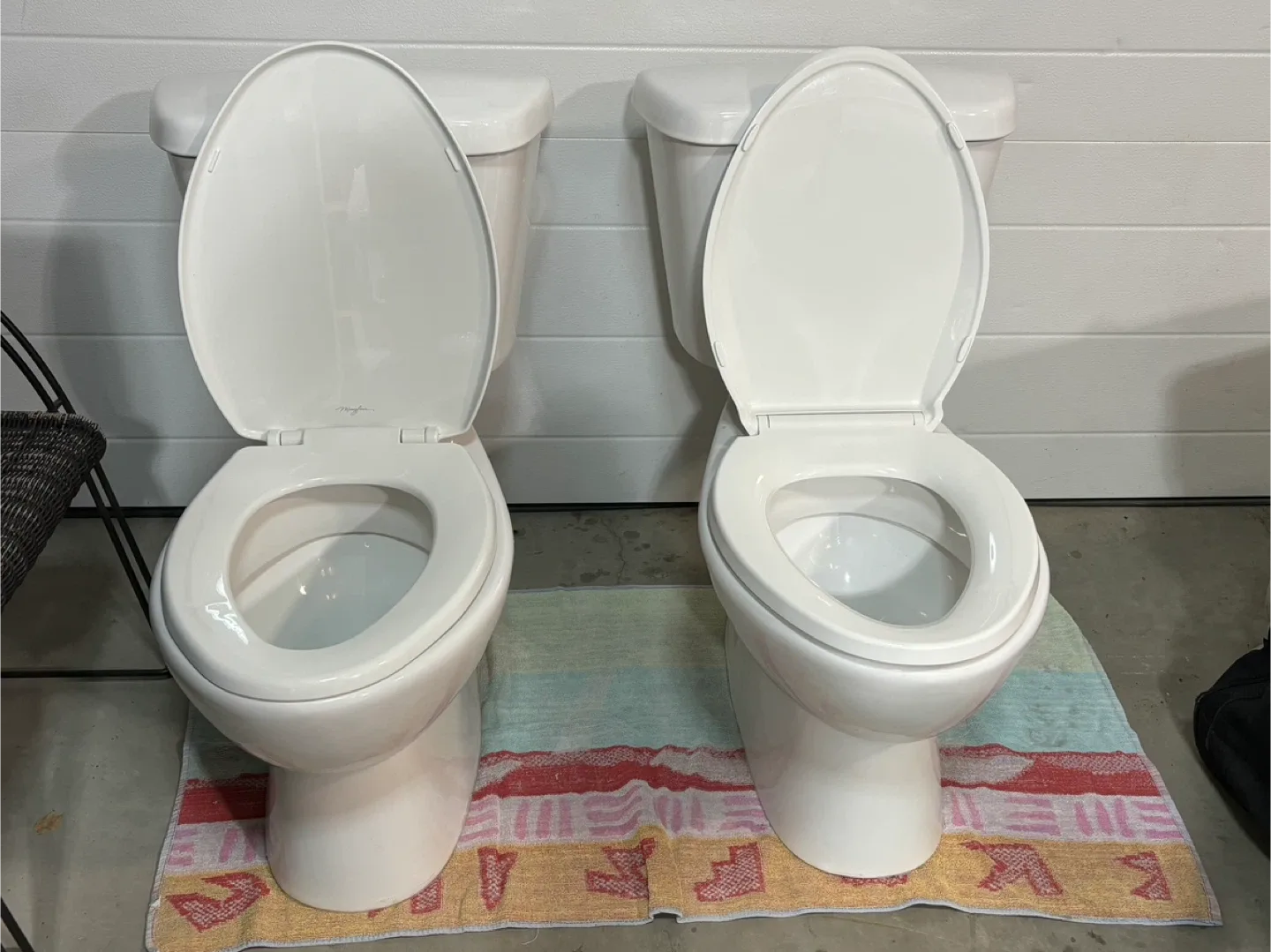 2 Western White Toilets image indicator(2)