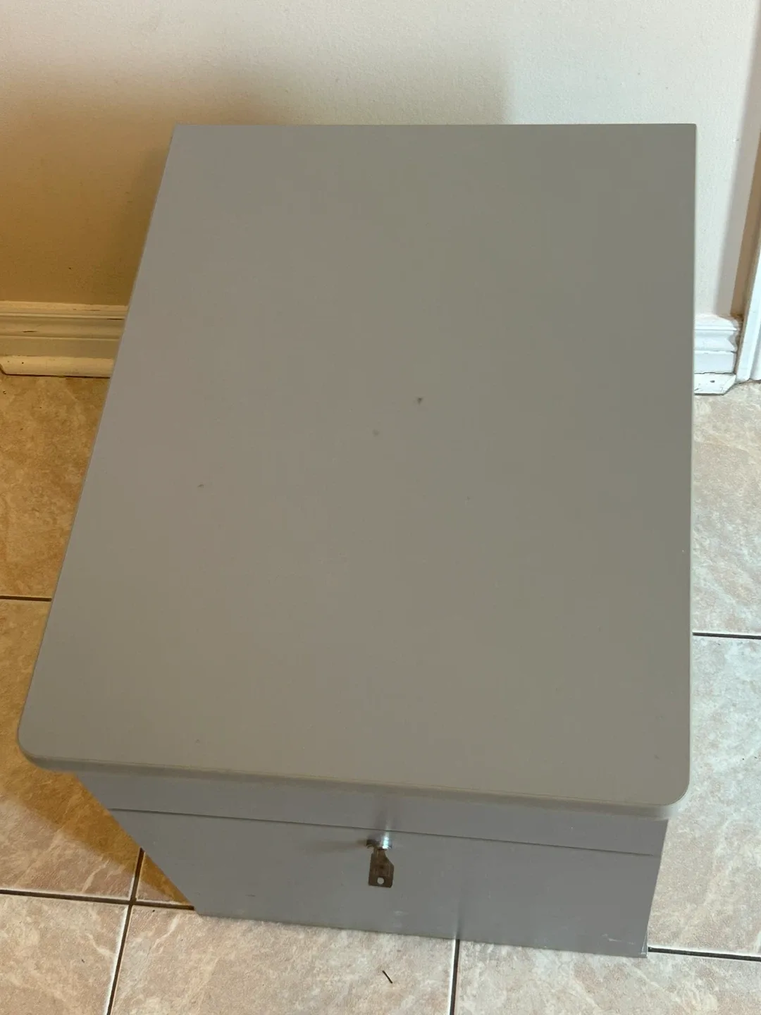 Grey 2-Drawer Locking Filing Cabinet image indicator(5)
