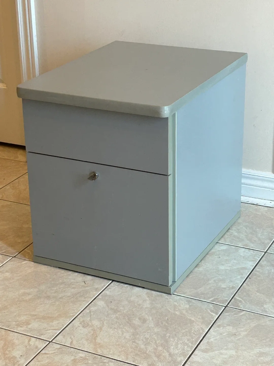 Grey 2-Drawer Locking Filing Cabinet