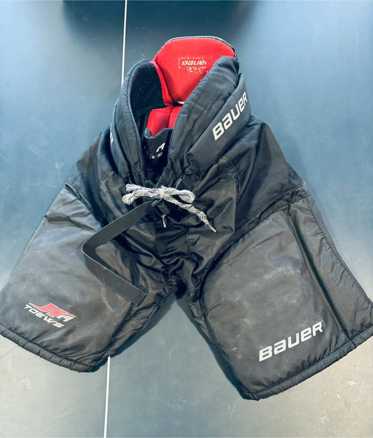 Bauer Hockey Pants & CCM Shoulder Pads - photo 4