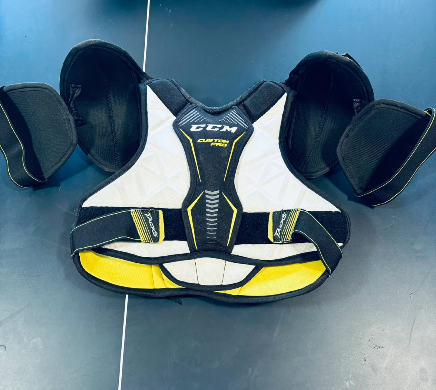 Bauer Hockey Pants & CCM Shoulder Pads - photo 2