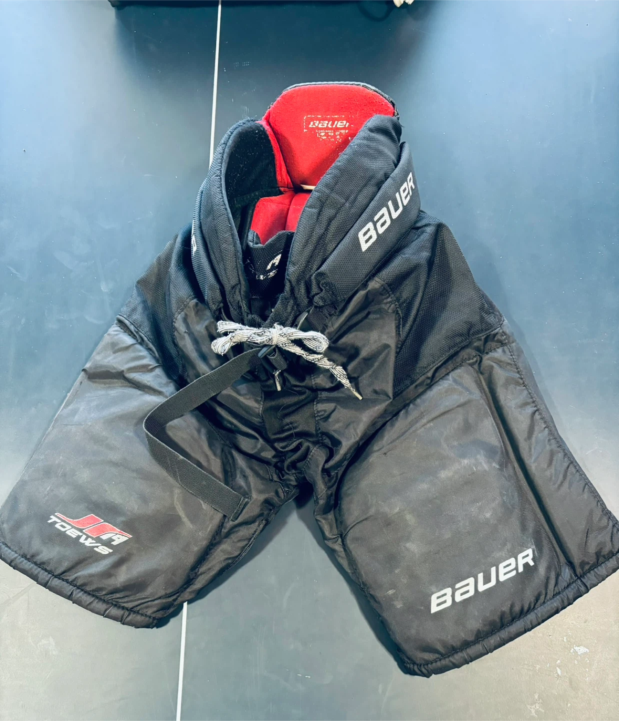 Bauer Hockey Pants & CCM Shoulder Pads - photo 5