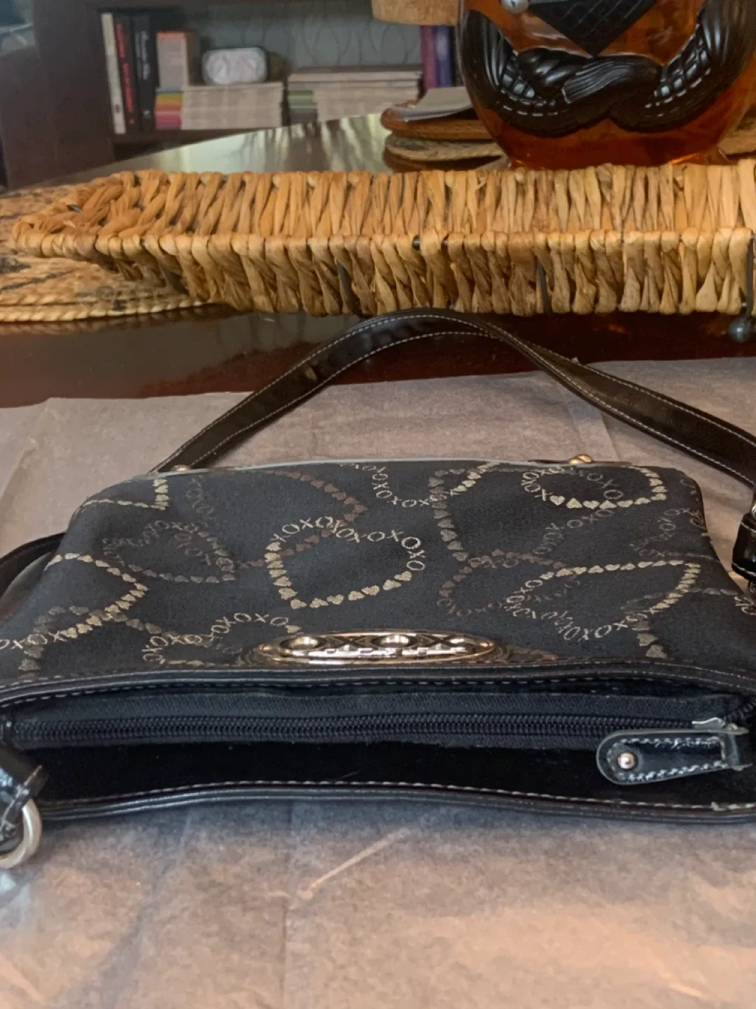 XOXO Black Patterned CROSSBODY Bag image indicator(9)