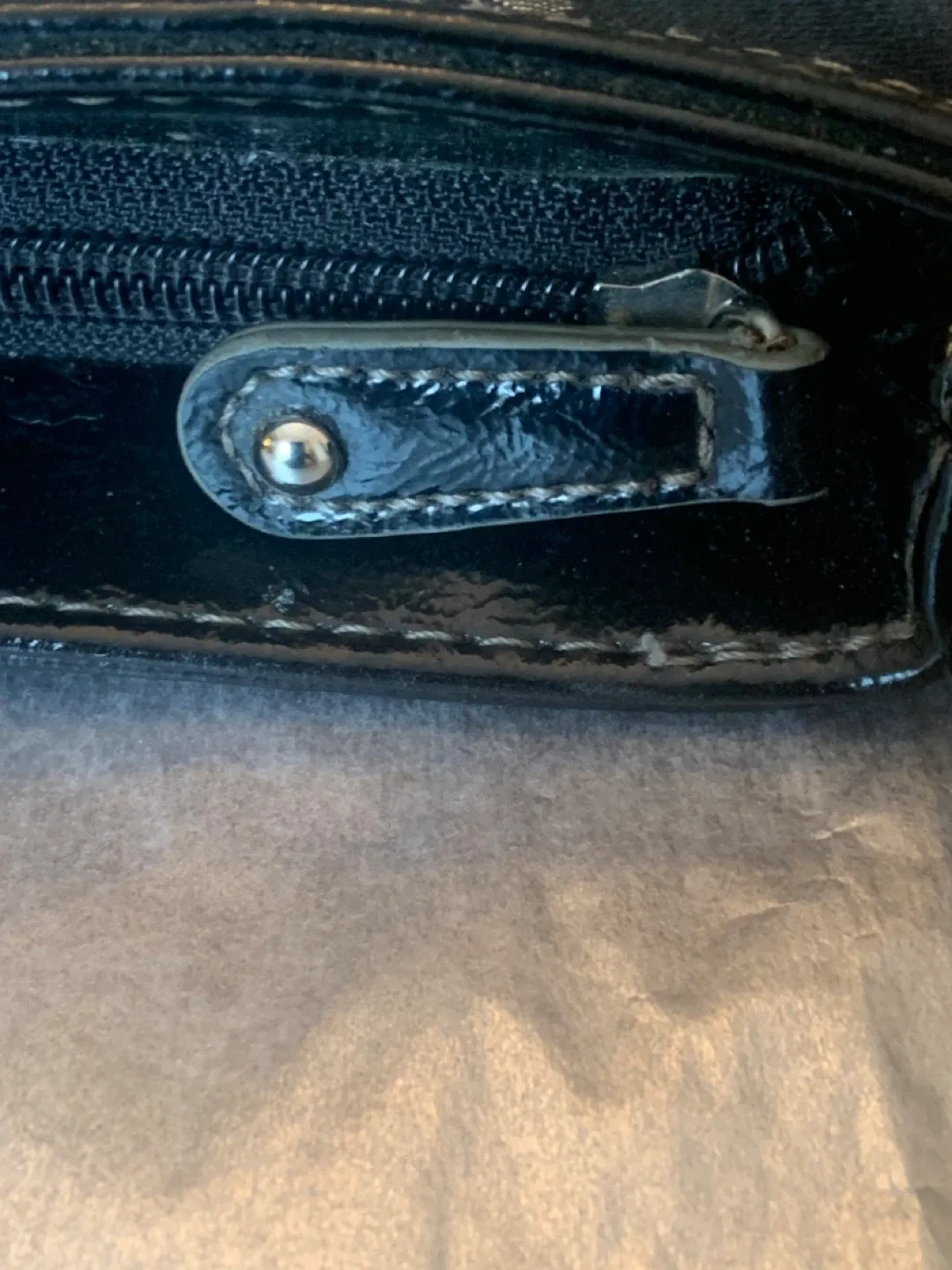 XOXO Black Patterned CROSSBODY Bag image indicator(10)