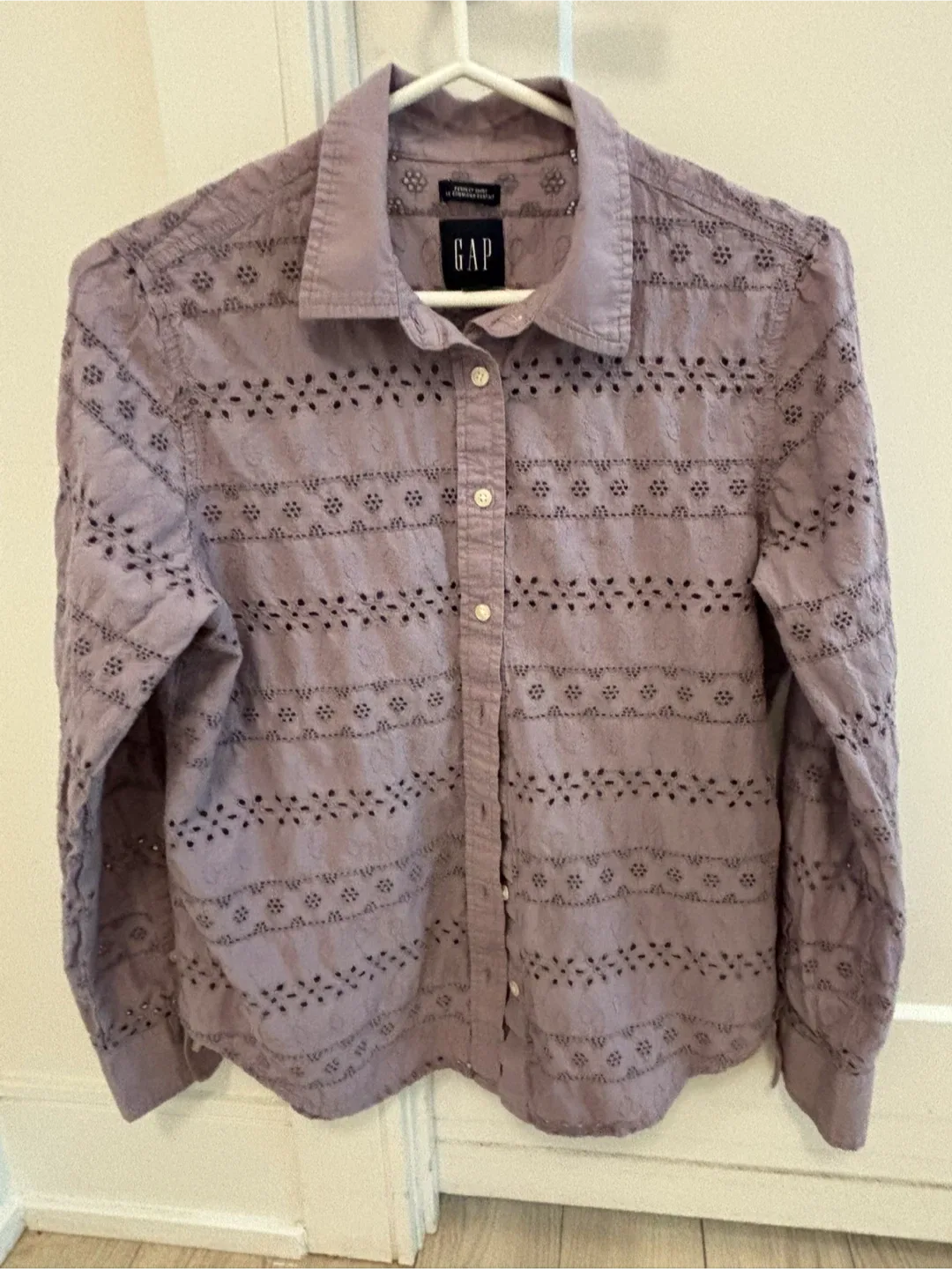 #Cleanout GAP Eyelet Button-Down Shirt - Size M