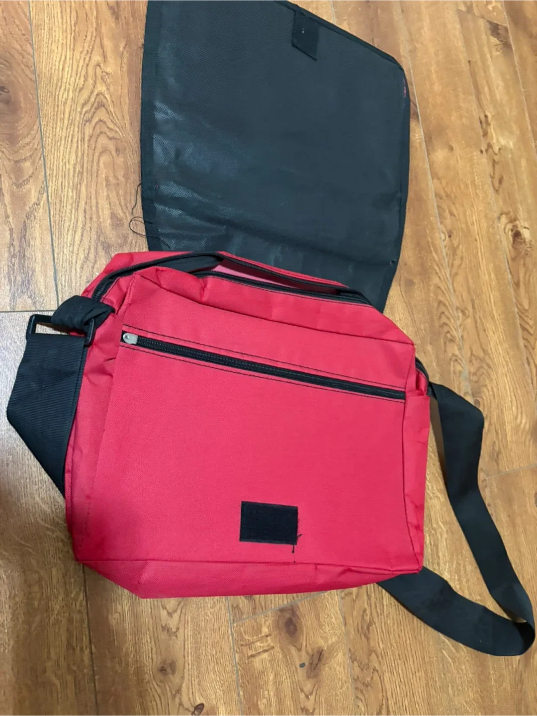 Red Messenger Bag image indicator(2)