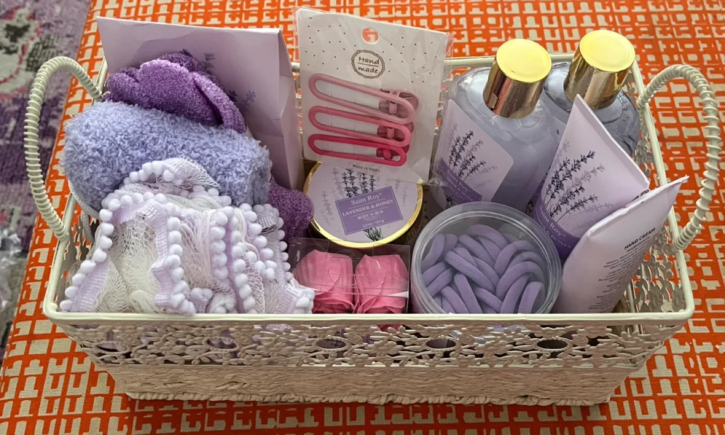 Saint Roy Lavender & Honey Beauty Gift Set image indicator(2)