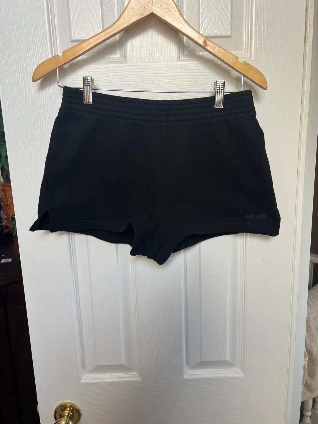 BNWT Aritzia Sweatfleece Cozy Fleece Shorts - Black, Size S