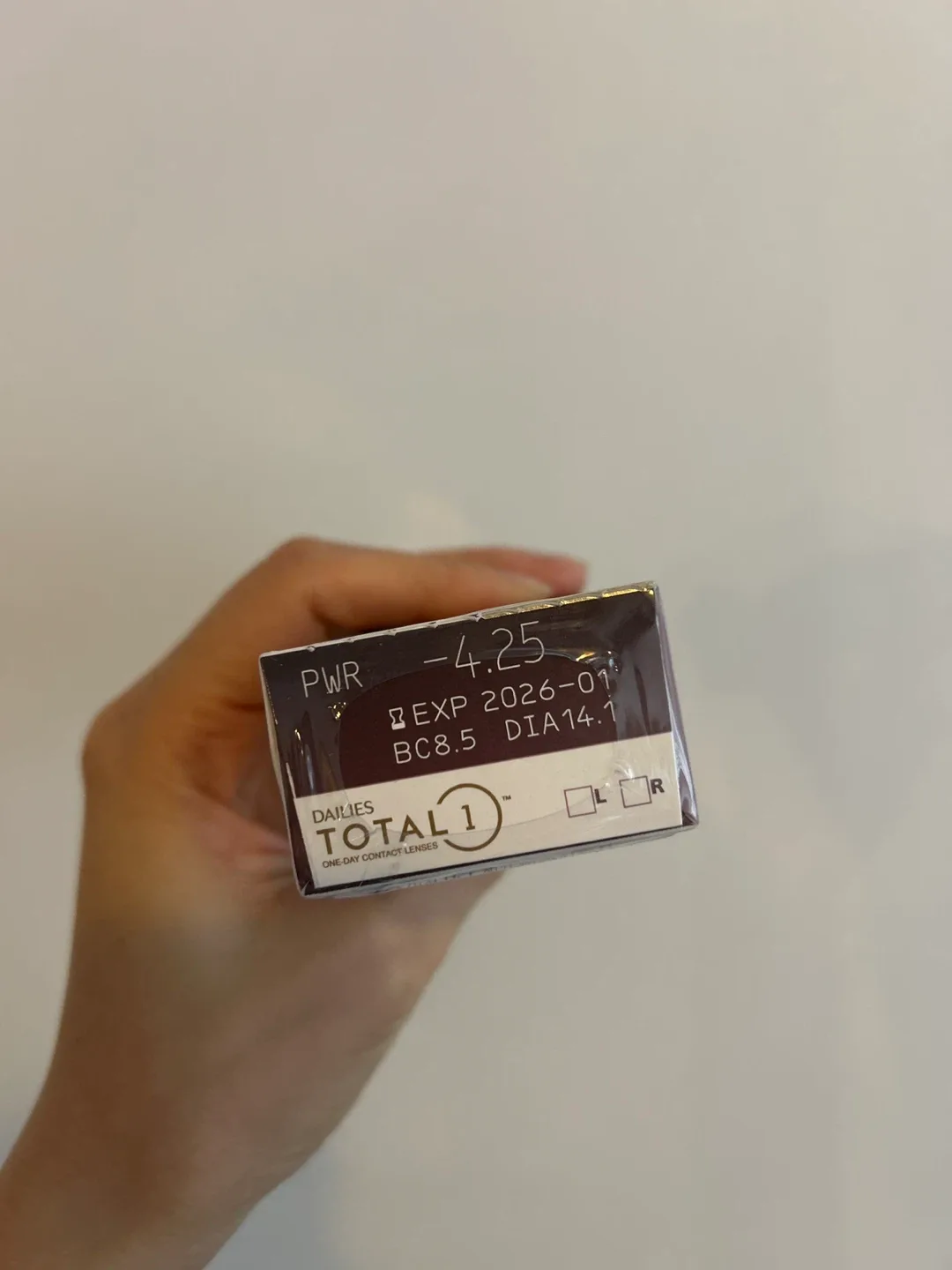 Alcon Dailies Total 1 Contact Lenses -4.25 image indicator(3)