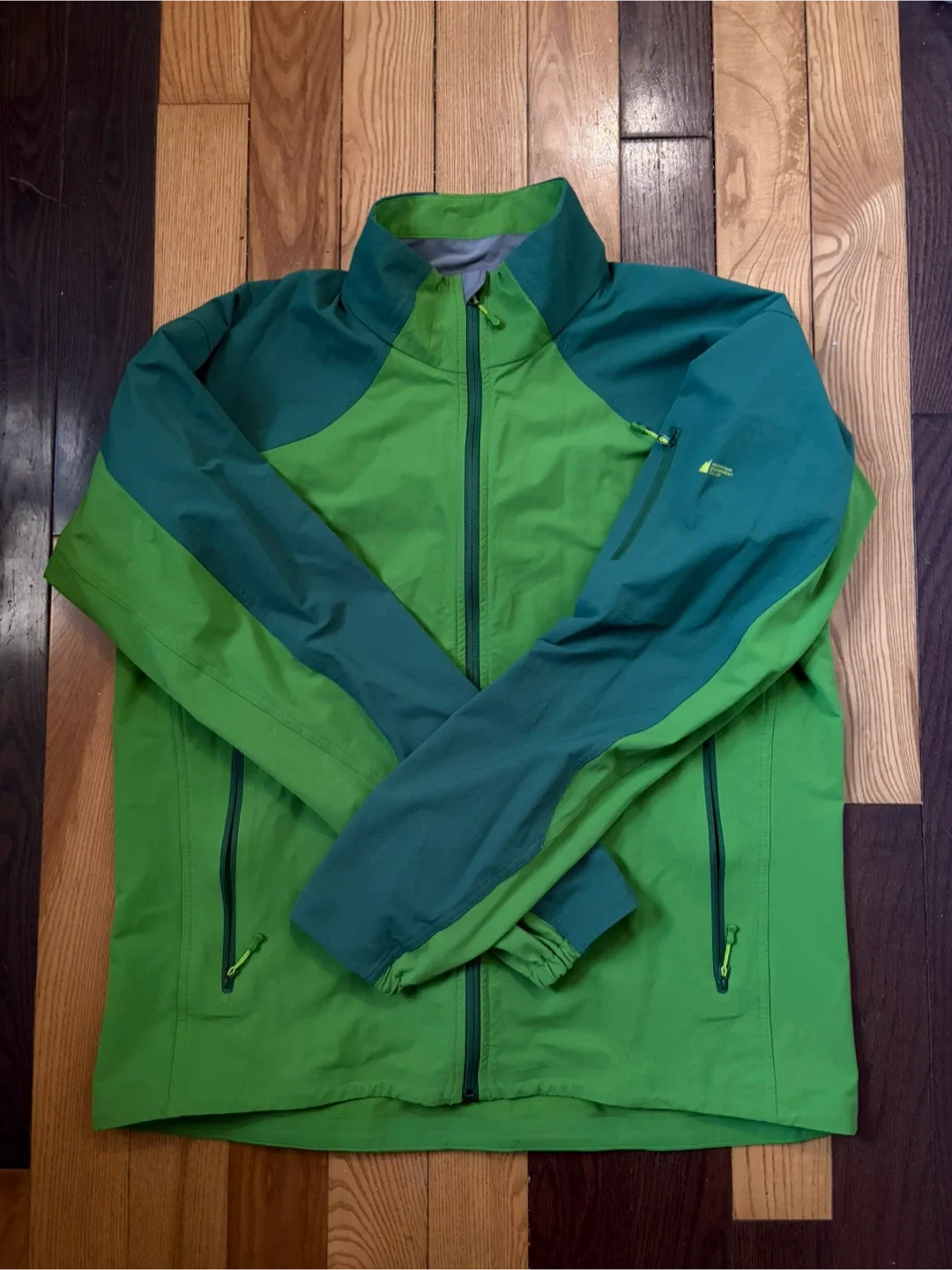 MEC Mountain Equipment Co-op Jacket XL tnf acg image indicator(2)
