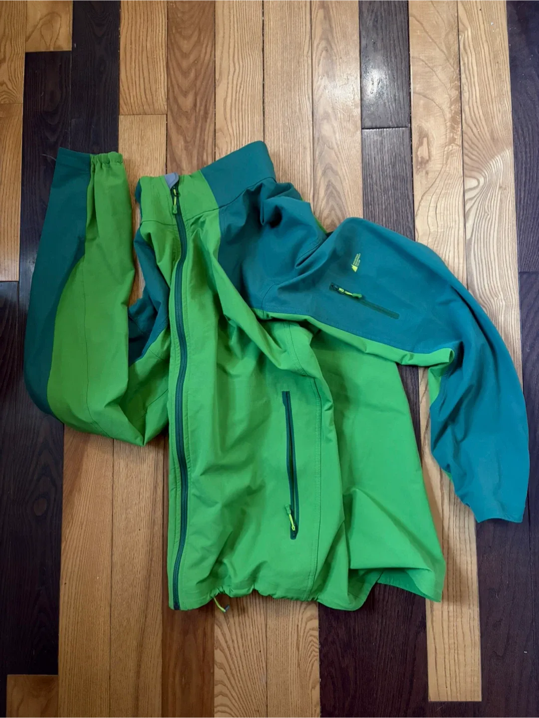 MEC Mountain Equipment Co-op Jacket XL tnf acg