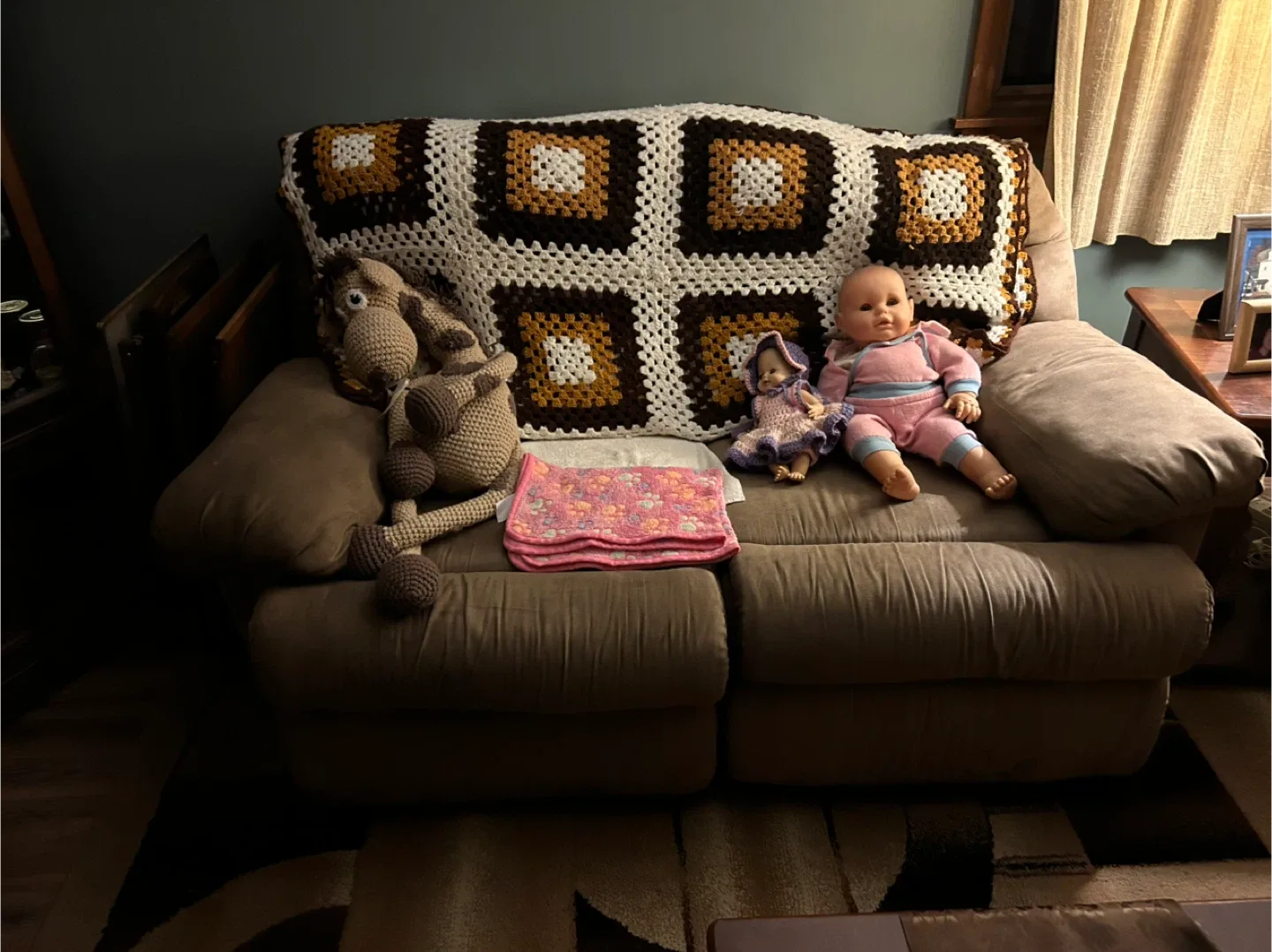 A couch and a sofa recliner set image indicator(2)