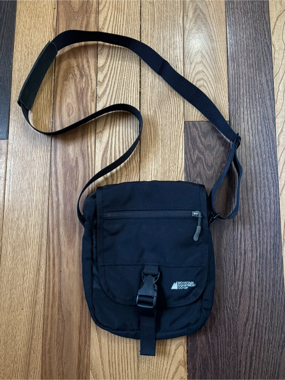 Mountain Equipment Co-op MEC Shoulder Bag image indicator(2)