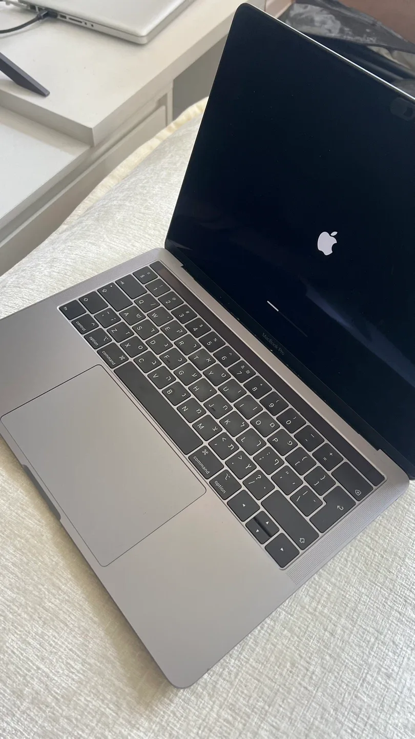 MacBook Pro 13-inch, 2019, original condition (never opened) image indicator(2)