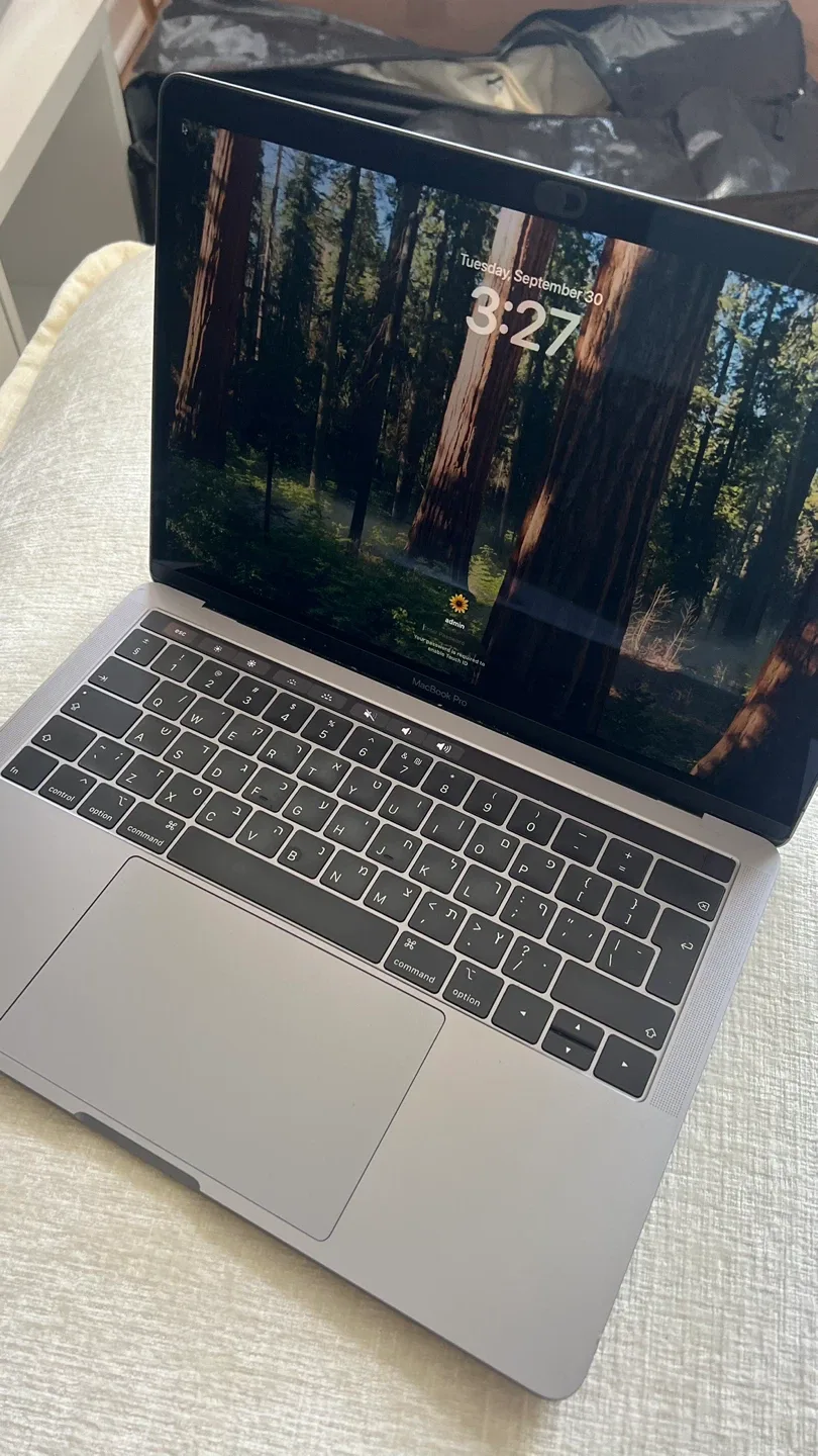 MacBook Pro 13-inch, 2019, original condition (never opened) image indicator(4)