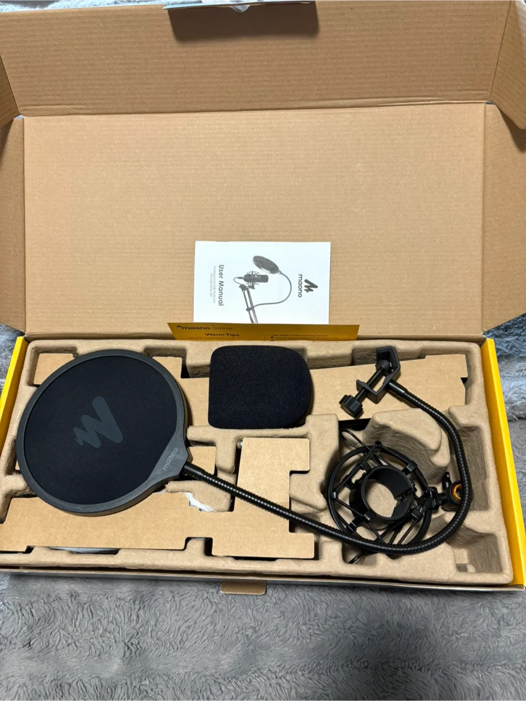 New Maono AU-A04 Podcasting Microphone Kit image indicator(2)