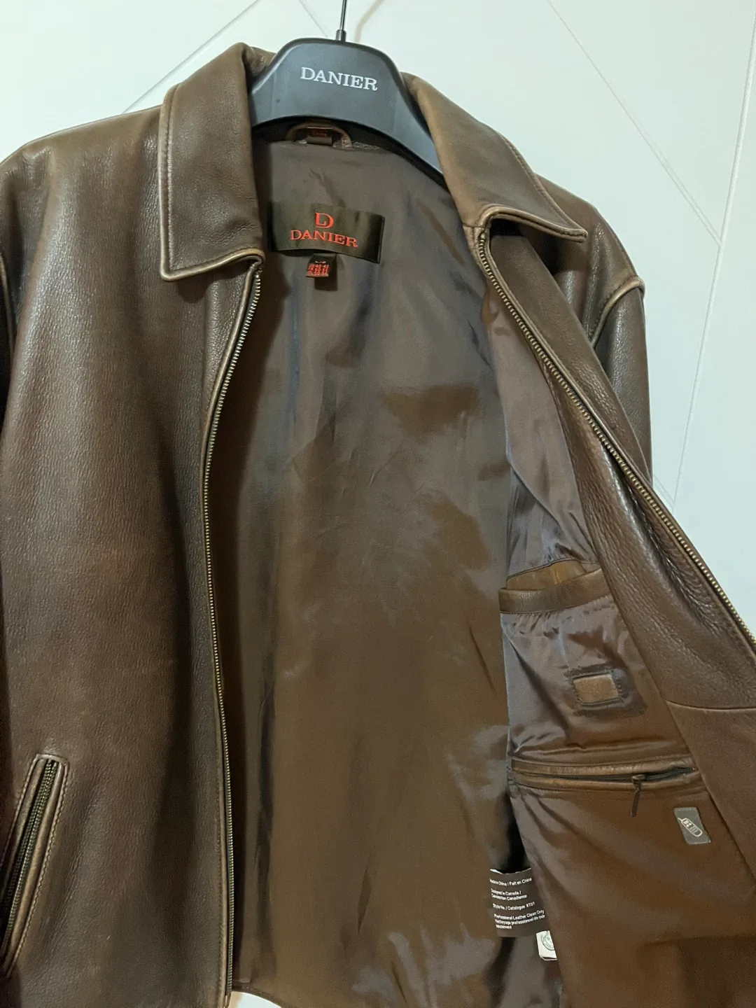 Danier Leather Jacket Men Size L image indicator(3)