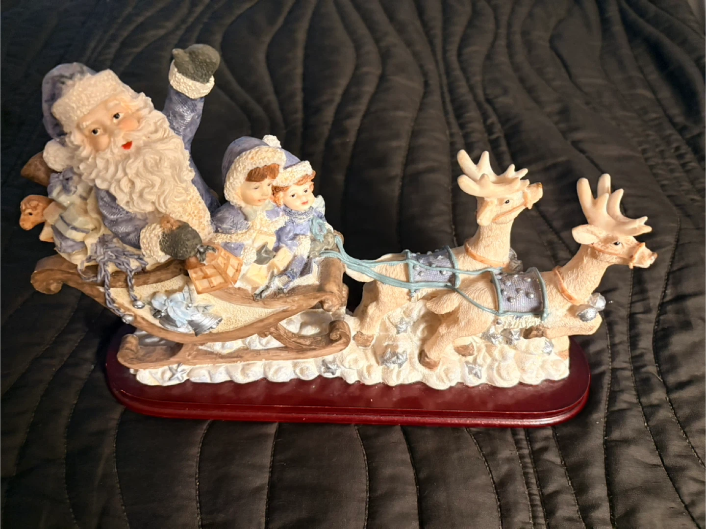 Santa Sleigh with Reindeer Figurine - photo 2