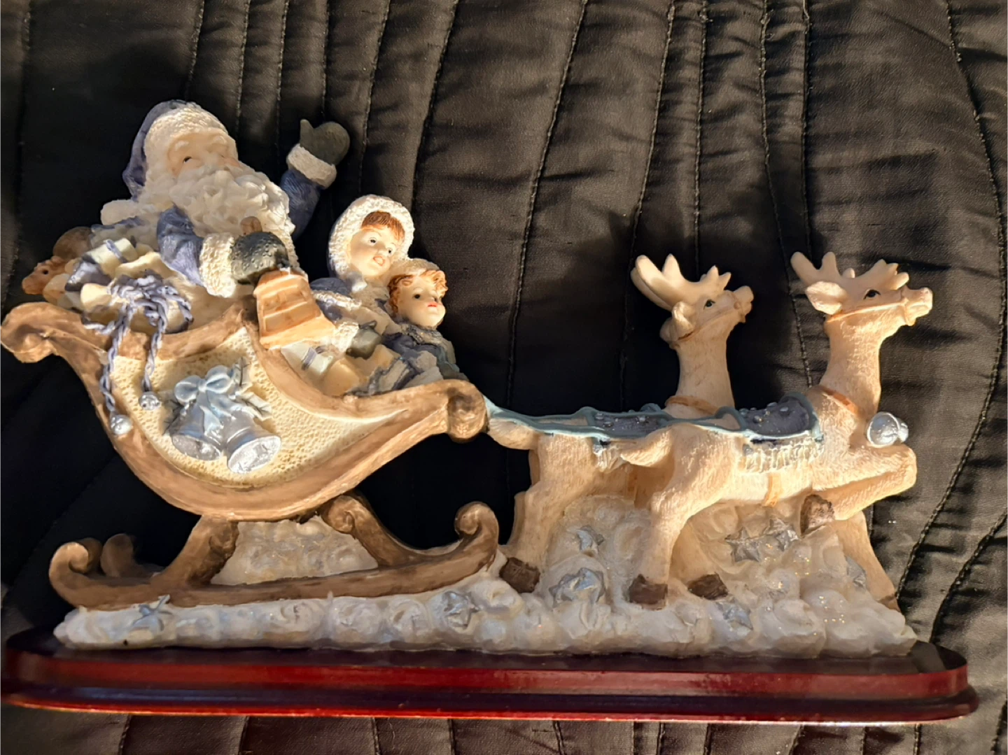 Santa Sleigh with Reindeer Figurine - photo 4