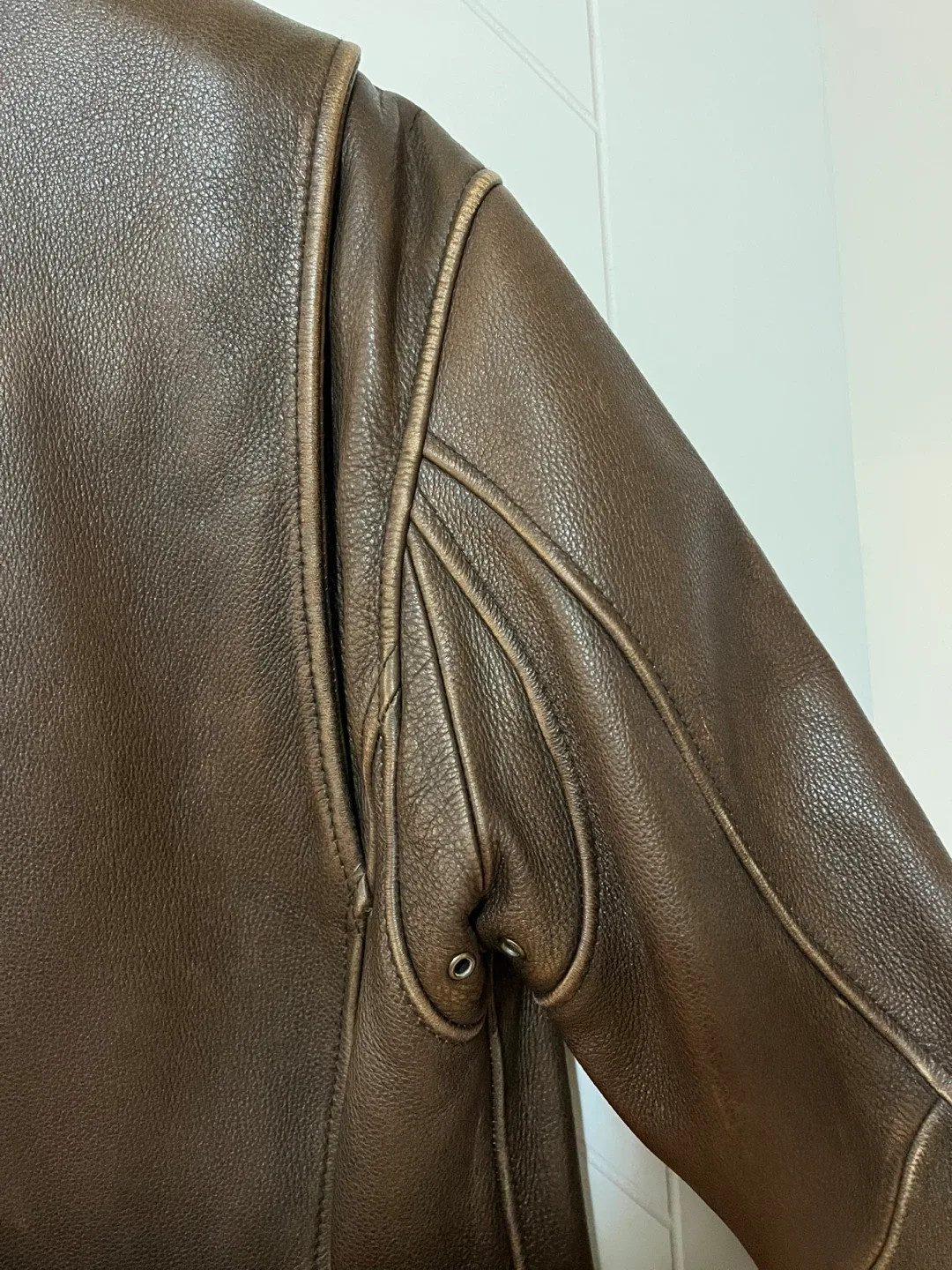 Danier Leather Jacket Men Size L image indicator(9)