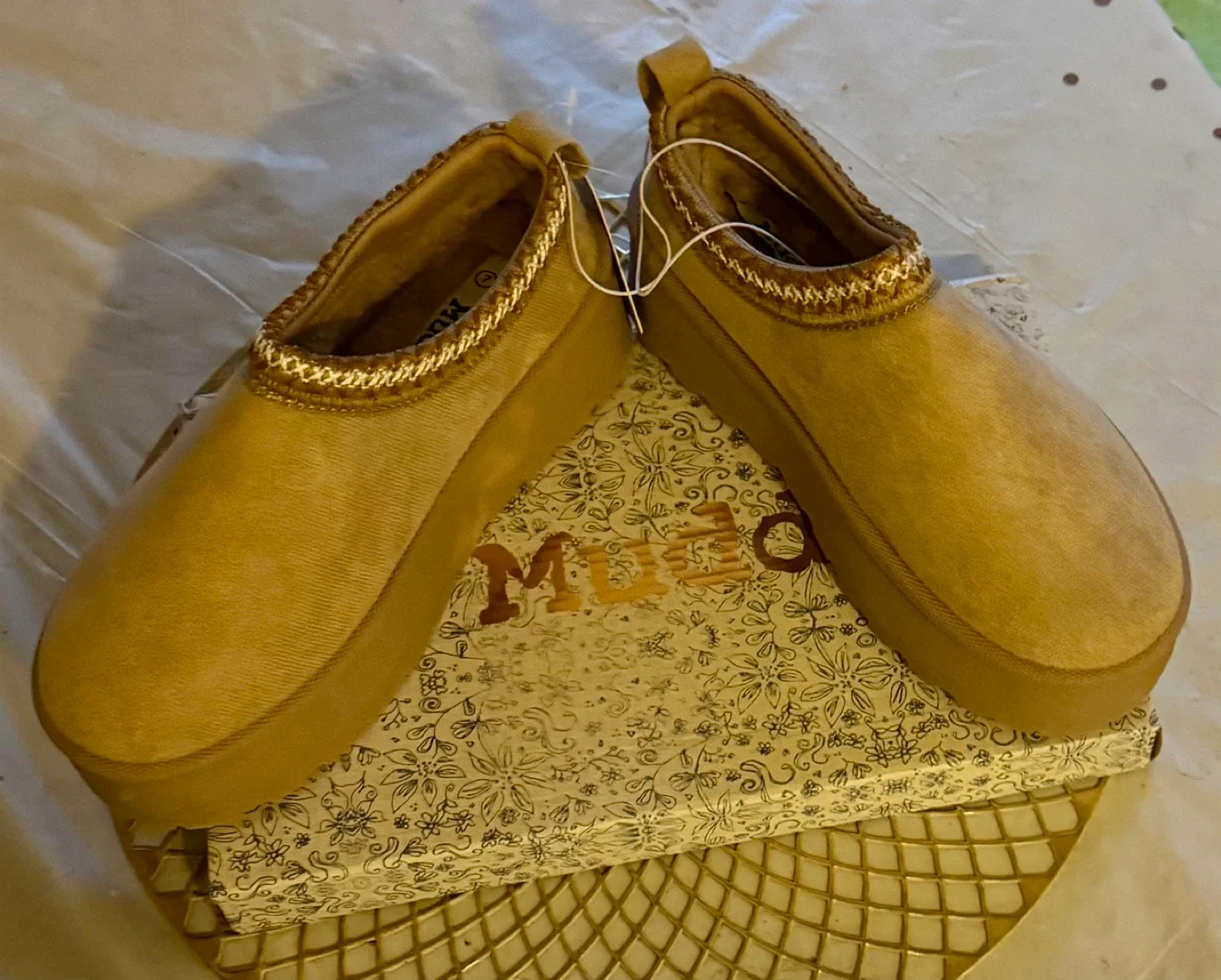 NWT Mudd Patform Slippers Clogs Suede Tan Beige Size 7