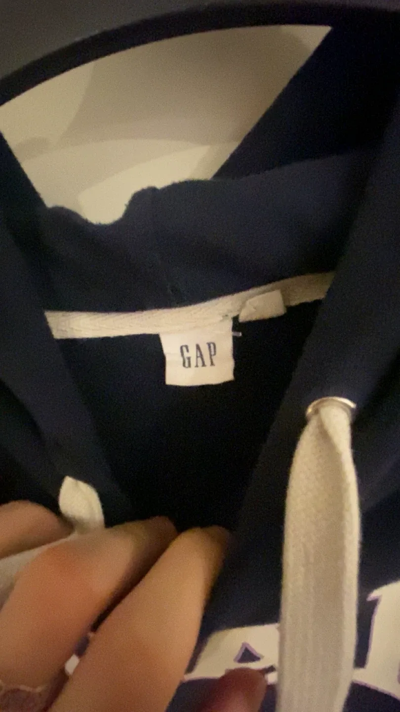 GAP Hoodie - Size M #Cleanout image indicator(3)
