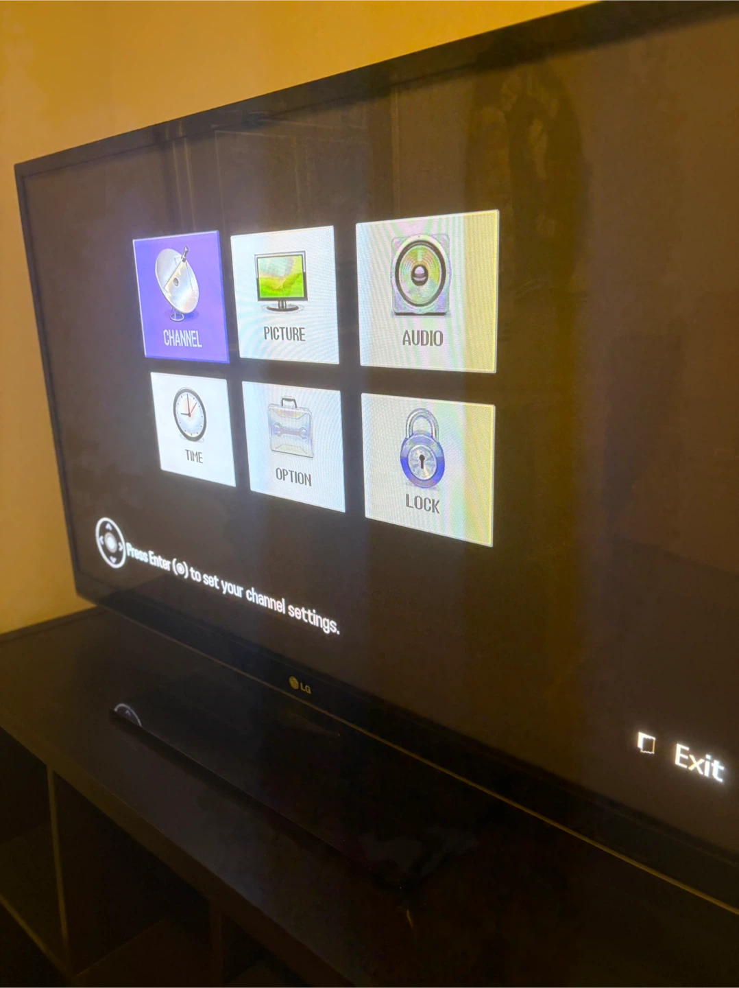 LG TV - photo 3