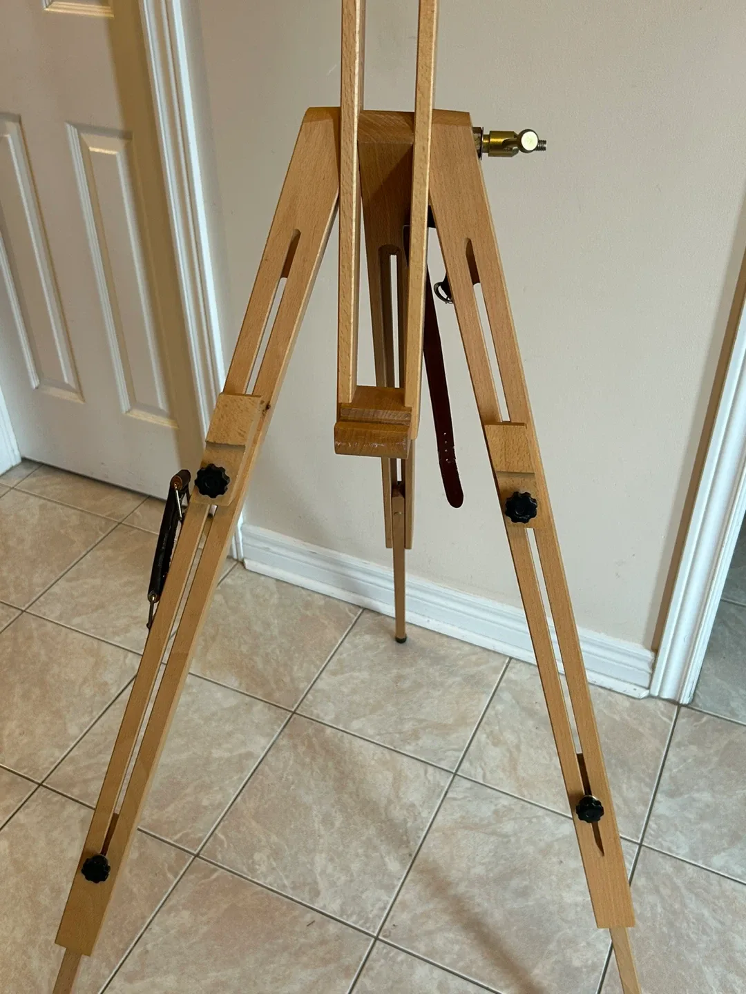 Wooden Artist Easel image indicator(2)