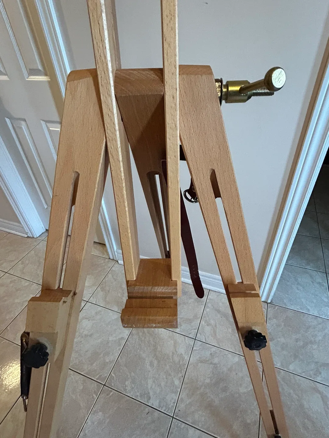 Wooden Artist Easel image indicator(4)