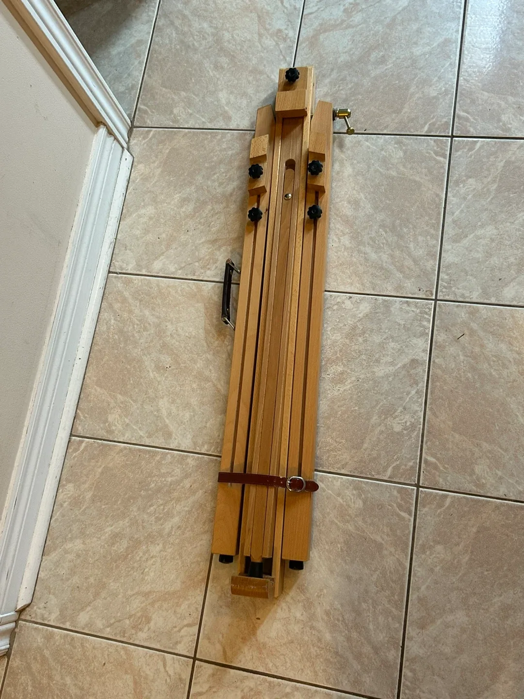 Wooden Artist Easel image indicator(6)