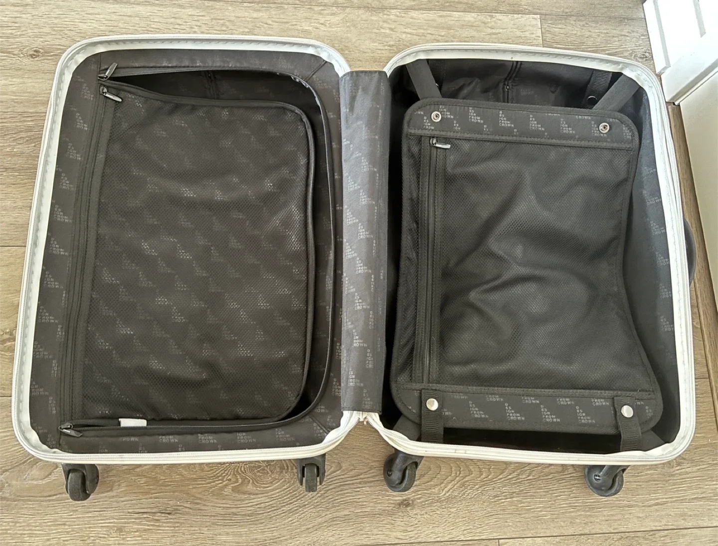 22 Inch Carry-on Luggage with TSA Lock image indicator(2)