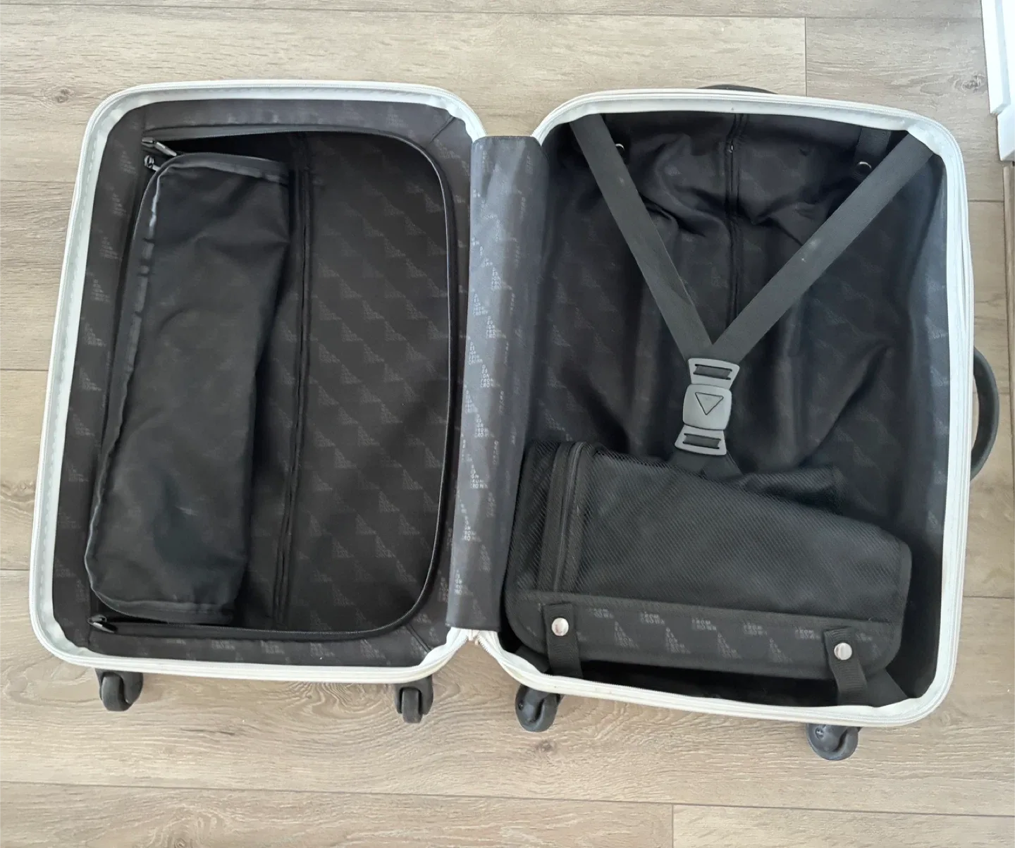 22 Inch Carry-on Luggage with TSA Lock image indicator(3)