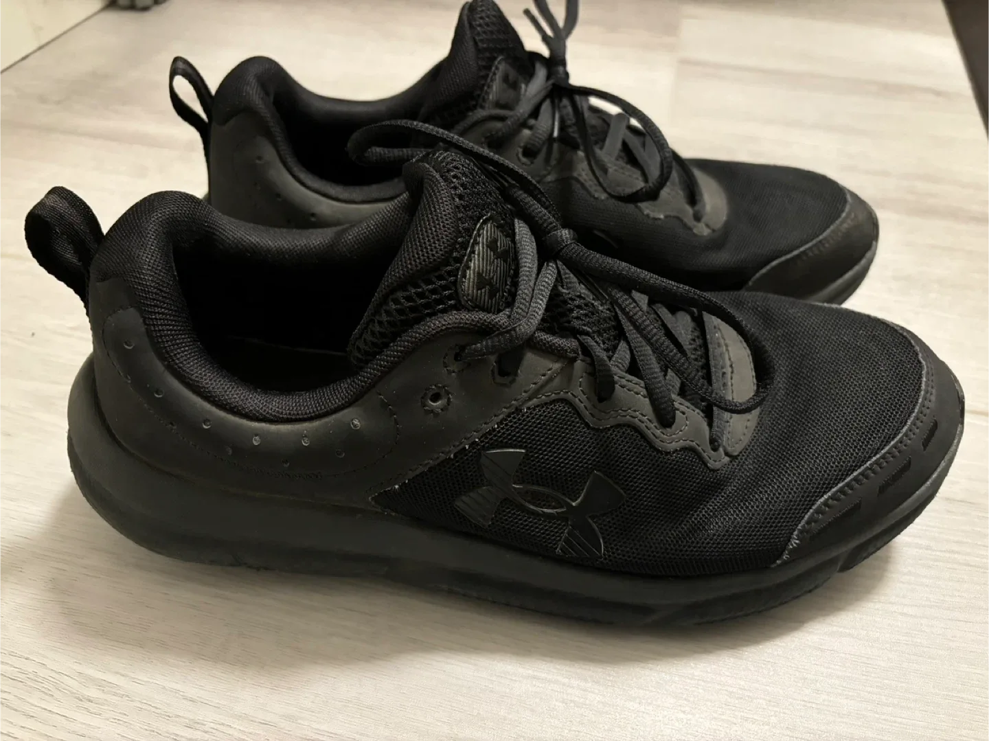 Under Armour  Running Shoes - Black (10.5)