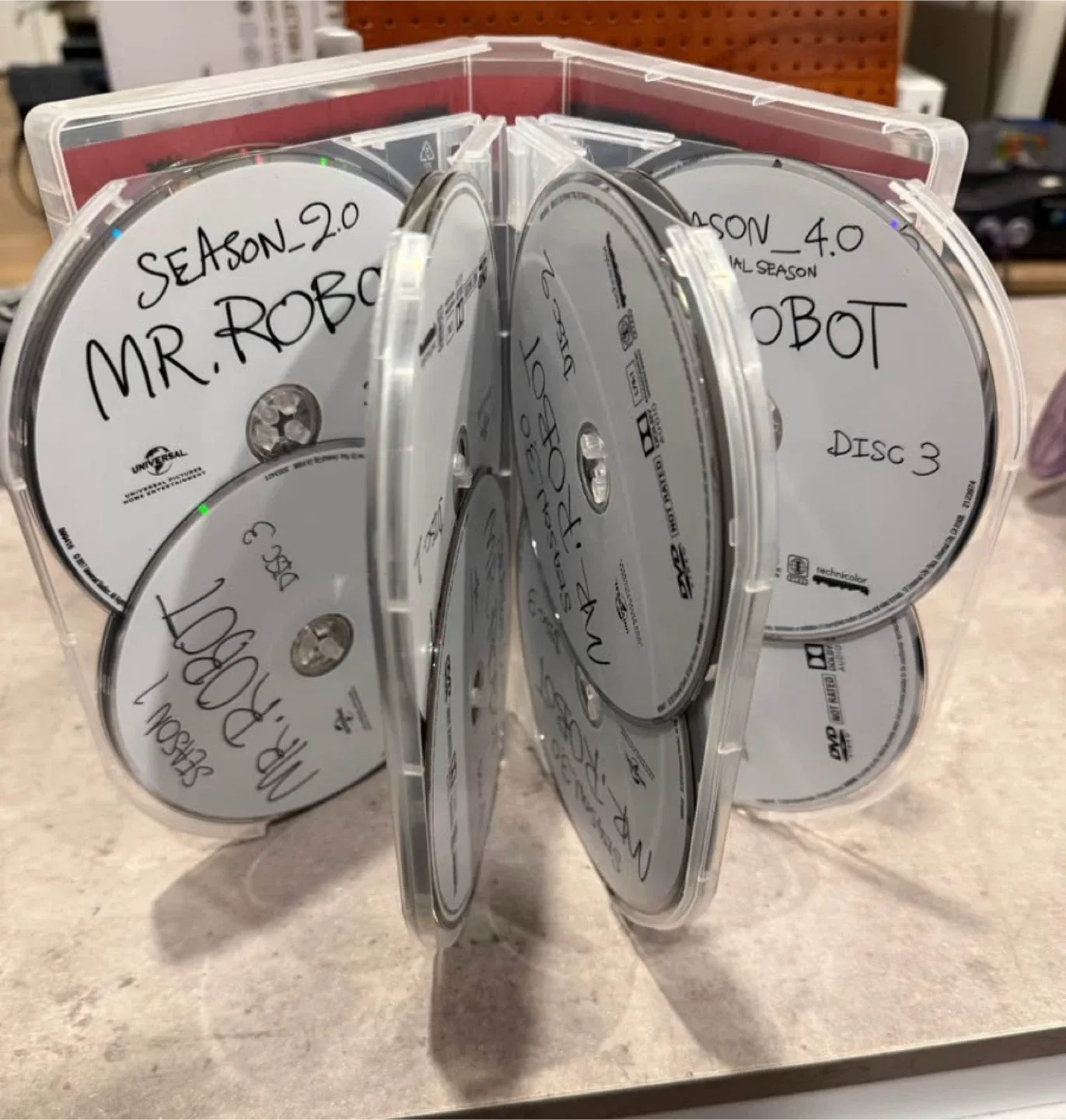 Mr. Robot: The Complete Series DVD Set image indicator(2)